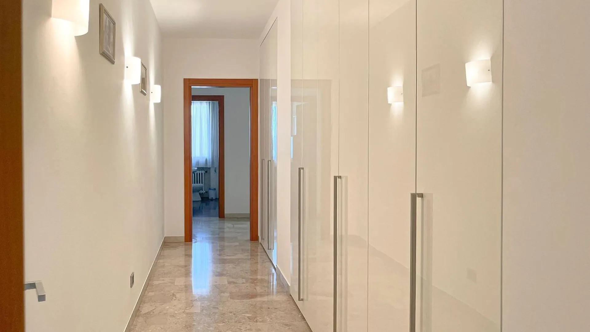 Apartment With City View Mestre Train Station Itália